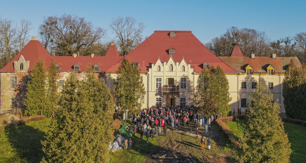 Pałac o wyjątkowej przeszłości odnowiony na Mazurach. Kolejny skarb regionu uratowany? Pałac o wyjątkowej przeszłości odnowiony na Mazurach. Kolejny skarb regionu uratowany? - Pałac na Mazurach przeszedł renowację. To jedna z najbardziej niezwykłych rezydencji
