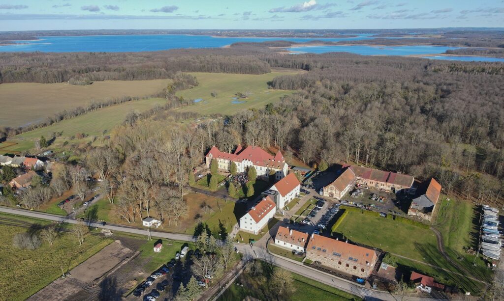 Pałac o wyjątkowej przeszłości odnowiony na Mazurach. Kolejny skarb regionu uratowany? Pałac o wyjątkowej przeszłości odnowiony na Mazurach. Kolejny skarb regionu uratowany? - Pałac na Mazurach przeszedł renowację. To jedna z najbardziej niezwykłych rezydencji