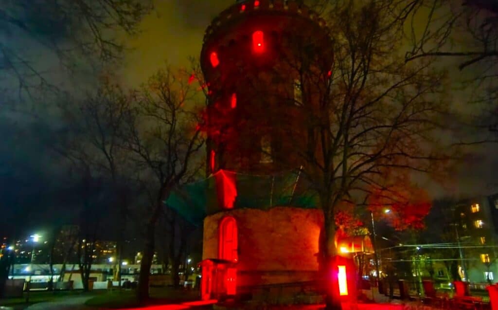 Miasto jednym głosem mówi „stop". - Budynki Olsztyna zaświeciły się na czerwono w ważnej sprawie