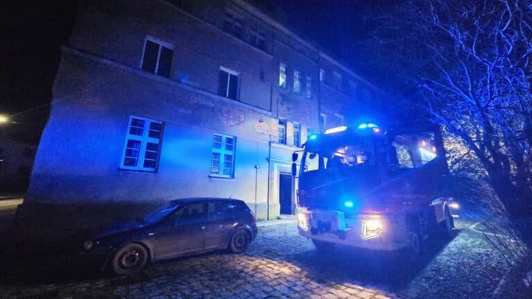 straż pożarna przy budynku