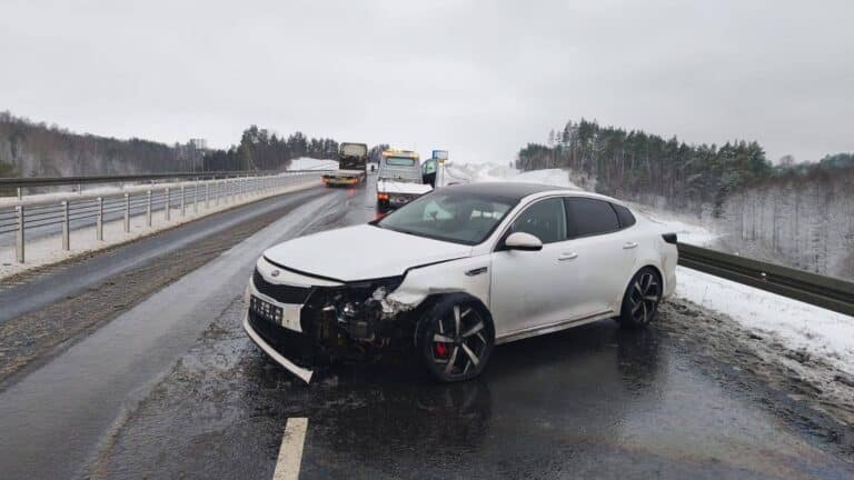 Kia uderzyła w bariery na DK15