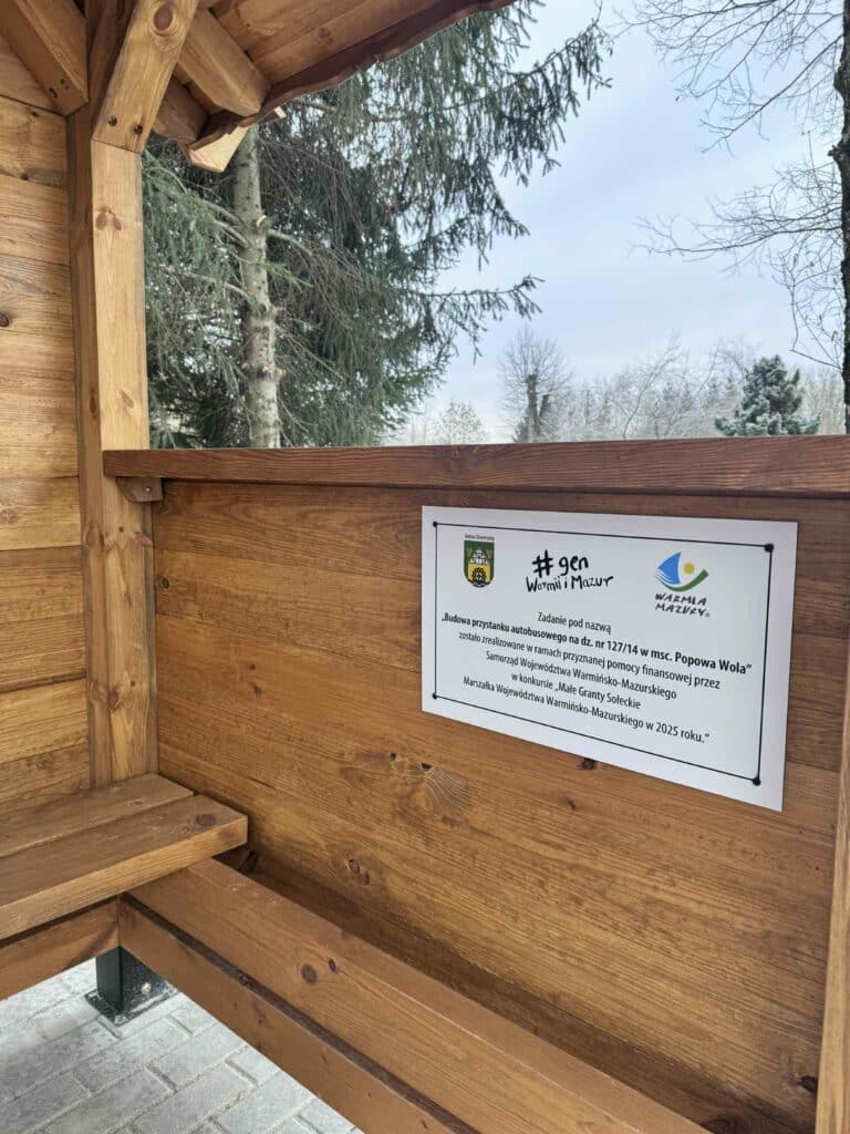 Tu aż chce się czekać na autobus! - Kolejny artystyczny przystanek na Warmii i Mazurach