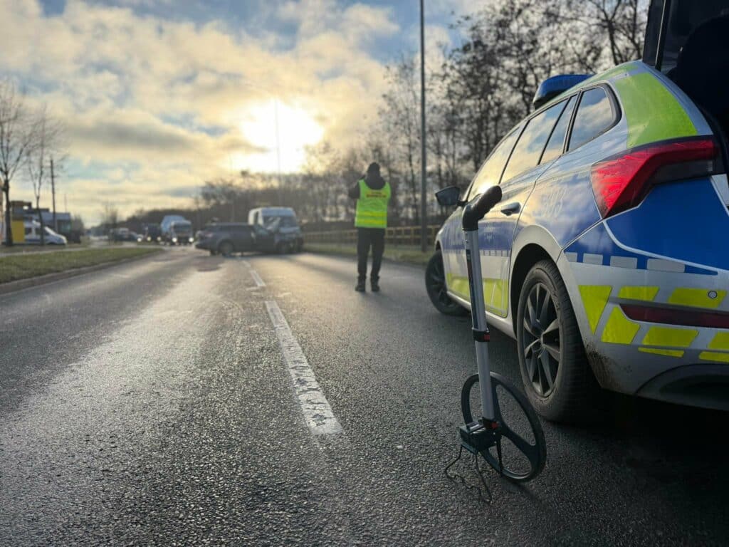 Cierpiała z pękniętą kością! Dziewczynka godzinami czekała na pomoc. Ratownicy zapomnieli przebadać dziecko poszkodowane w wypadku? - Szokujący błąd ratowników? 13-miesięczna dziewczynka nie trafiła do szpitala po wypadku