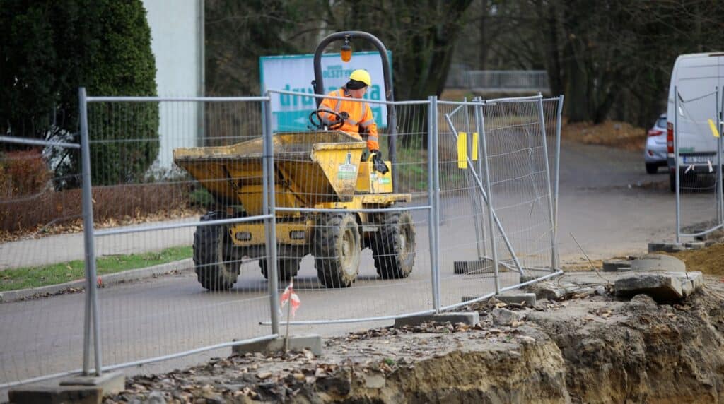 Trwa wielka przebudowa Olsztyna, która połączy dzielnice rozdzielone torami. - Wiadukt na Tracku już w budowie, a pod torami powstanie tunel