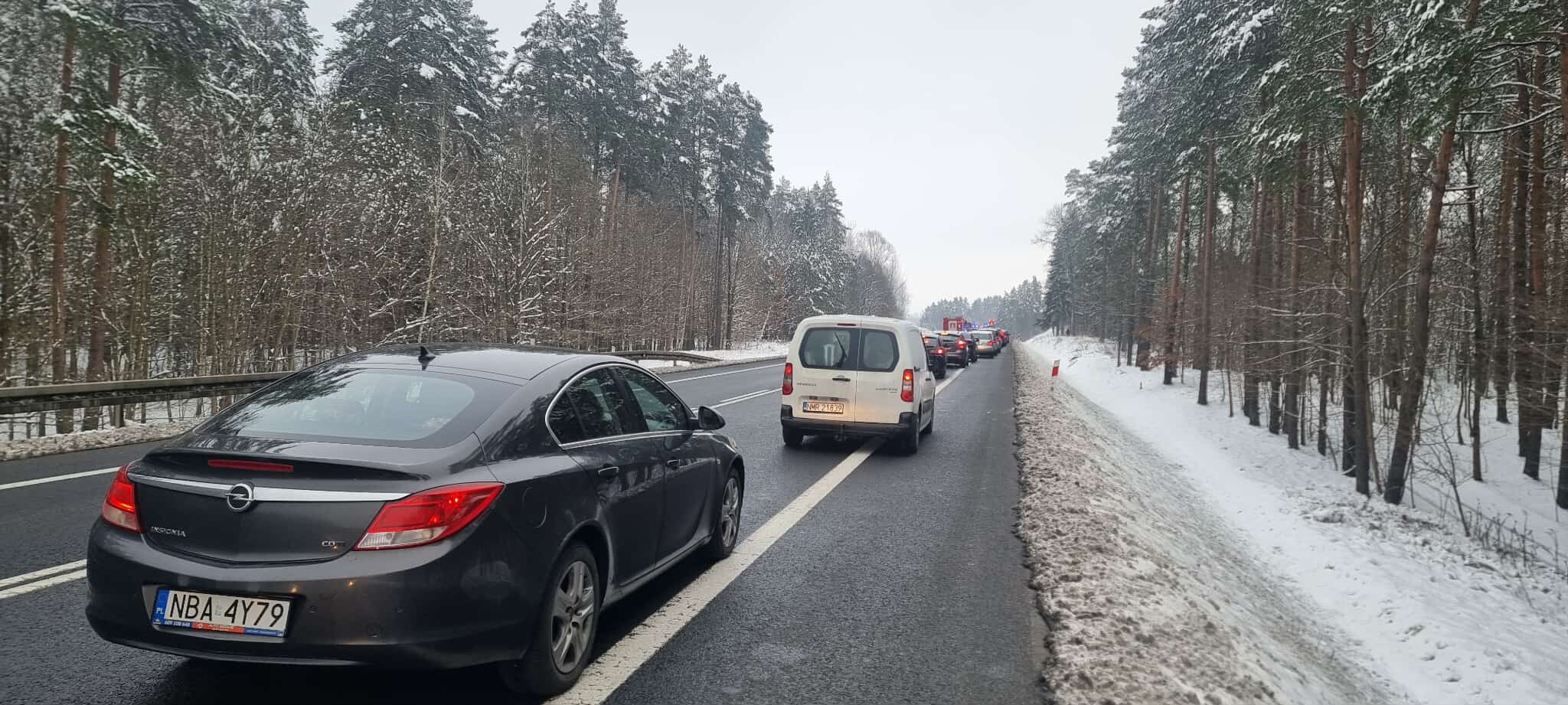 Kierowcy utknęli w korku. Kierowcy utknęli w korku. - Groźny wypadek na DK16. Utrudnienia na wjeździe do Olsztyna