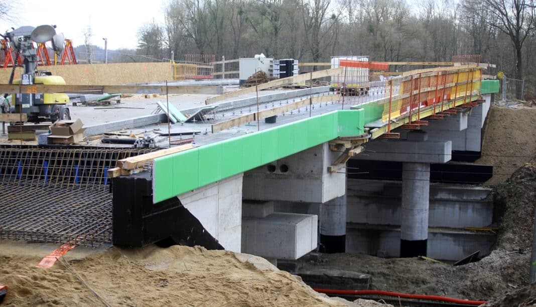 budowa wiaduktu na Trackiej