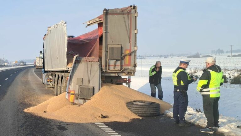 Zderzenie ciężarówek na S7