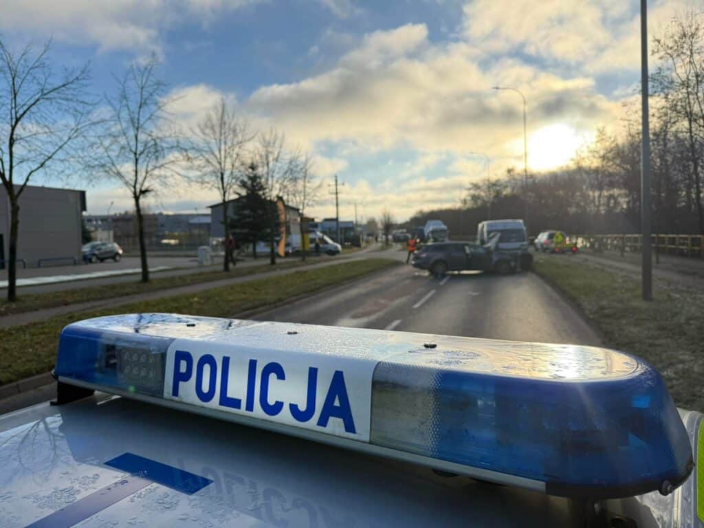 Cierpiała z pękniętą kością! Dziewczynka godzinami czekała na pomoc. Ratownicy zapomnieli przebadać dziecko poszkodowane w wypadku? - Szokujący błąd ratowników? 13-miesięczna dziewczynka nie trafiła do szpitala po wypadku