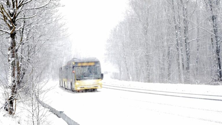 autobus zimą