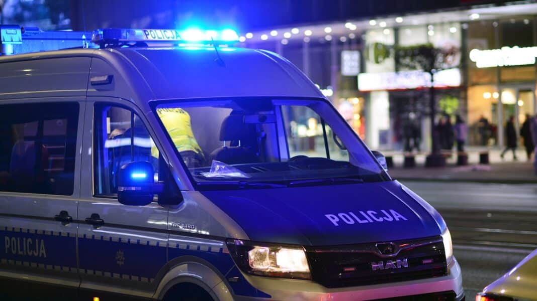 Agresywny nastolatek w sklepie