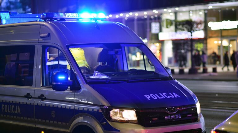 Agresywny nastolatek w sklepie