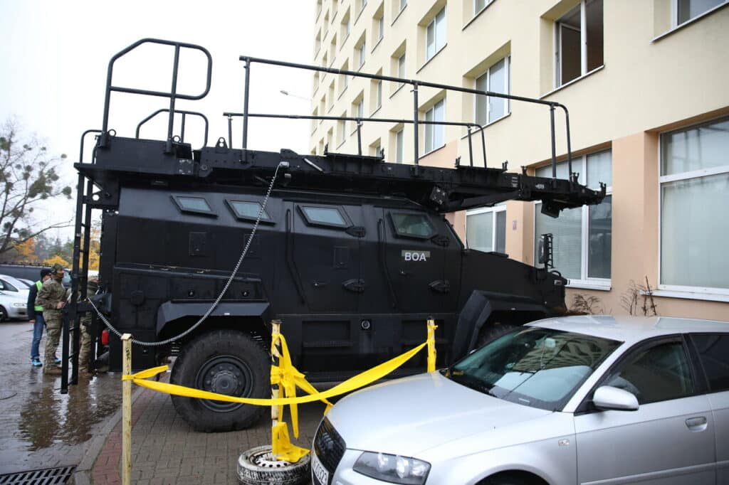 Specjalne oddziały BOA w Olsztynie. - Kontrterroryści BOA prowadzą działania taktyczne w Olsztynie