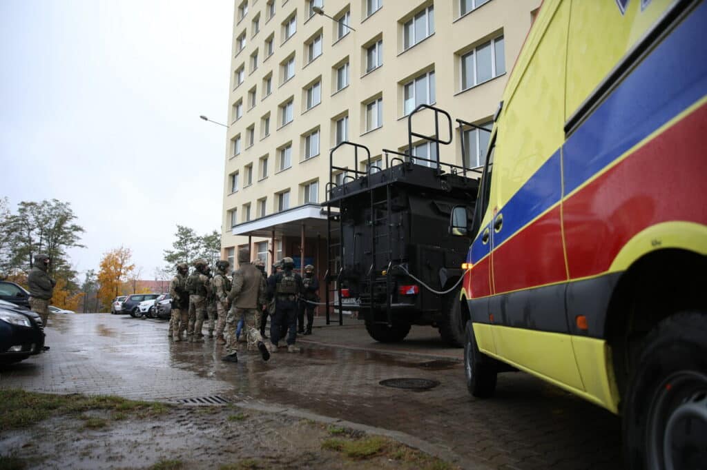 Specjalne oddziały BOA w Olsztynie. - Kontrterroryści BOA prowadzą działania taktyczne w Olsztynie