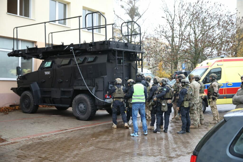 Specjalne oddziały BOA w Olsztynie. - Kontrterroryści BOA prowadzą działania taktyczne w Olsztynie
