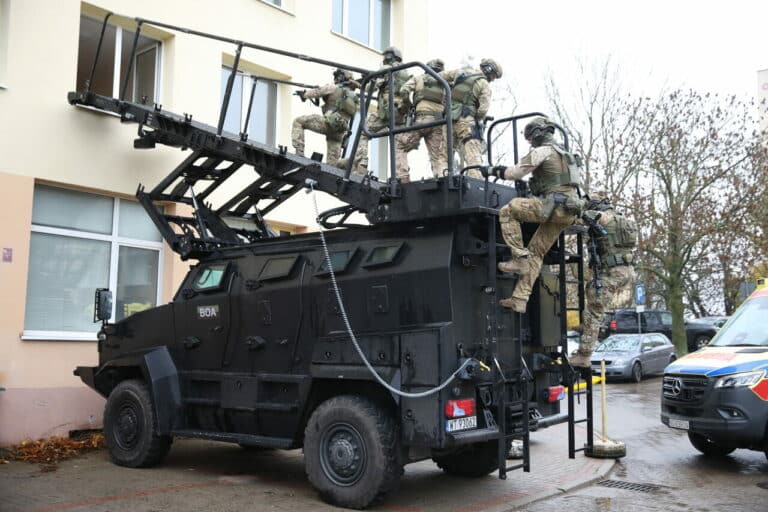 Kontrterroryści BOA prowadzą działania taktyczne w Olsztynie