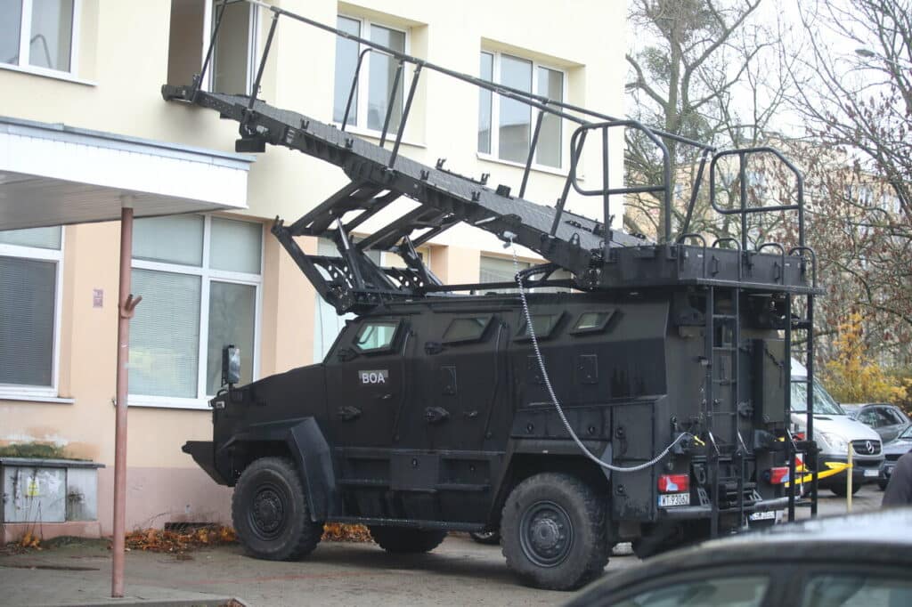 Specjalne oddziały BOA w Olsztynie. - Kontrterroryści BOA prowadzą działania taktyczne w Olsztynie