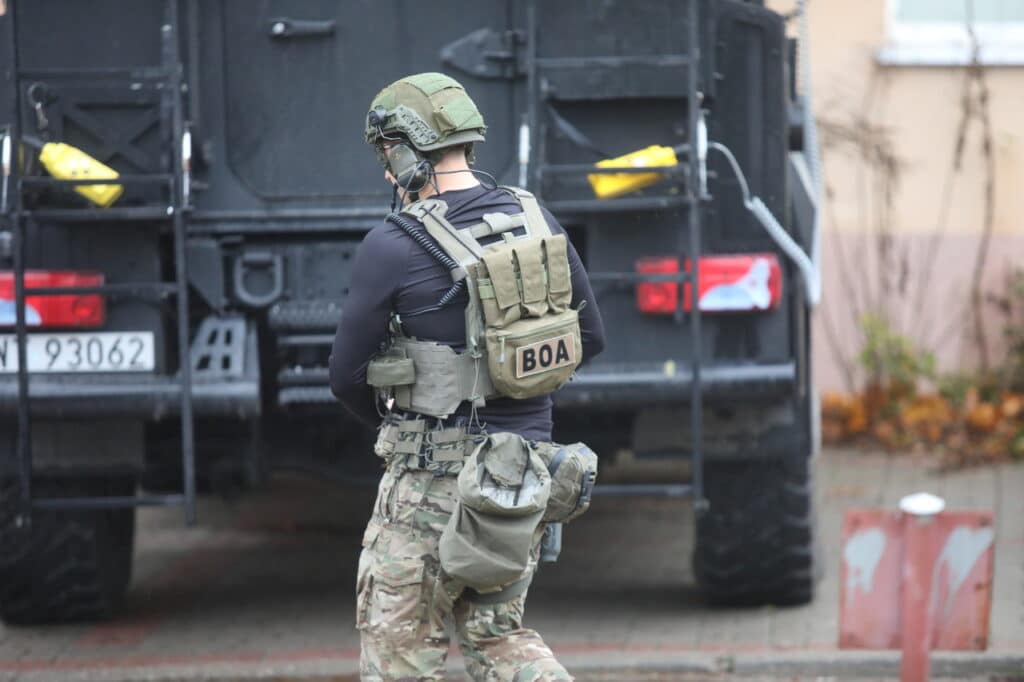 Specjalne oddziały BOA w Olsztynie. - Kontrterroryści BOA prowadzą działania taktyczne w Olsztynie