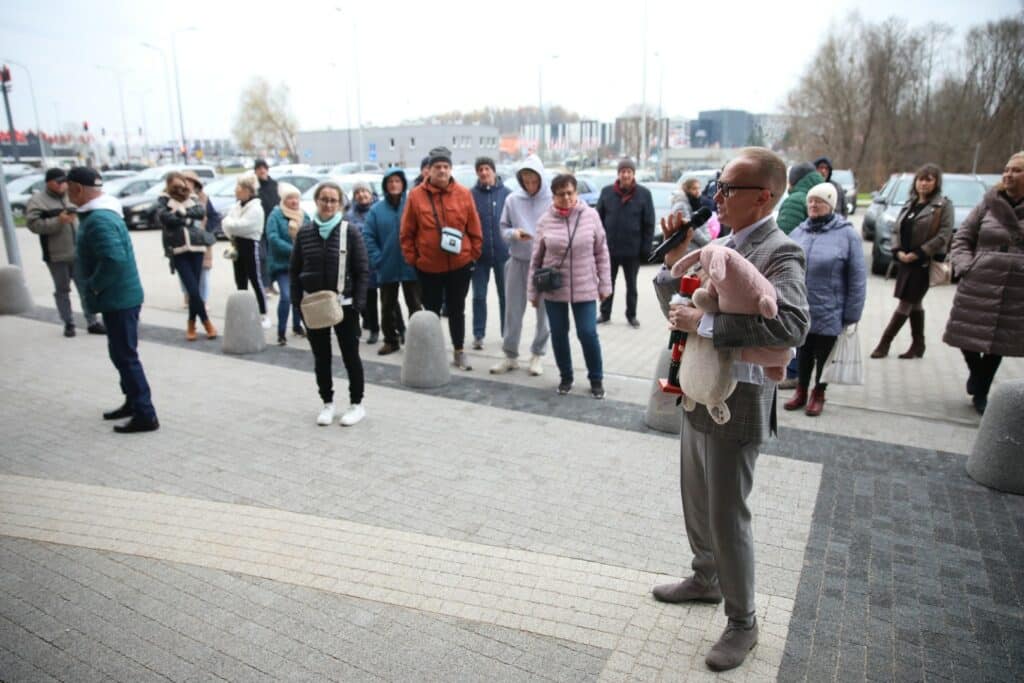 Salon ma aż dwa piętra. Zaglądamy do środka. - Tłumy na otwarciu Agata Meble w Olsztynie. Oto jak wygląda salon w środku