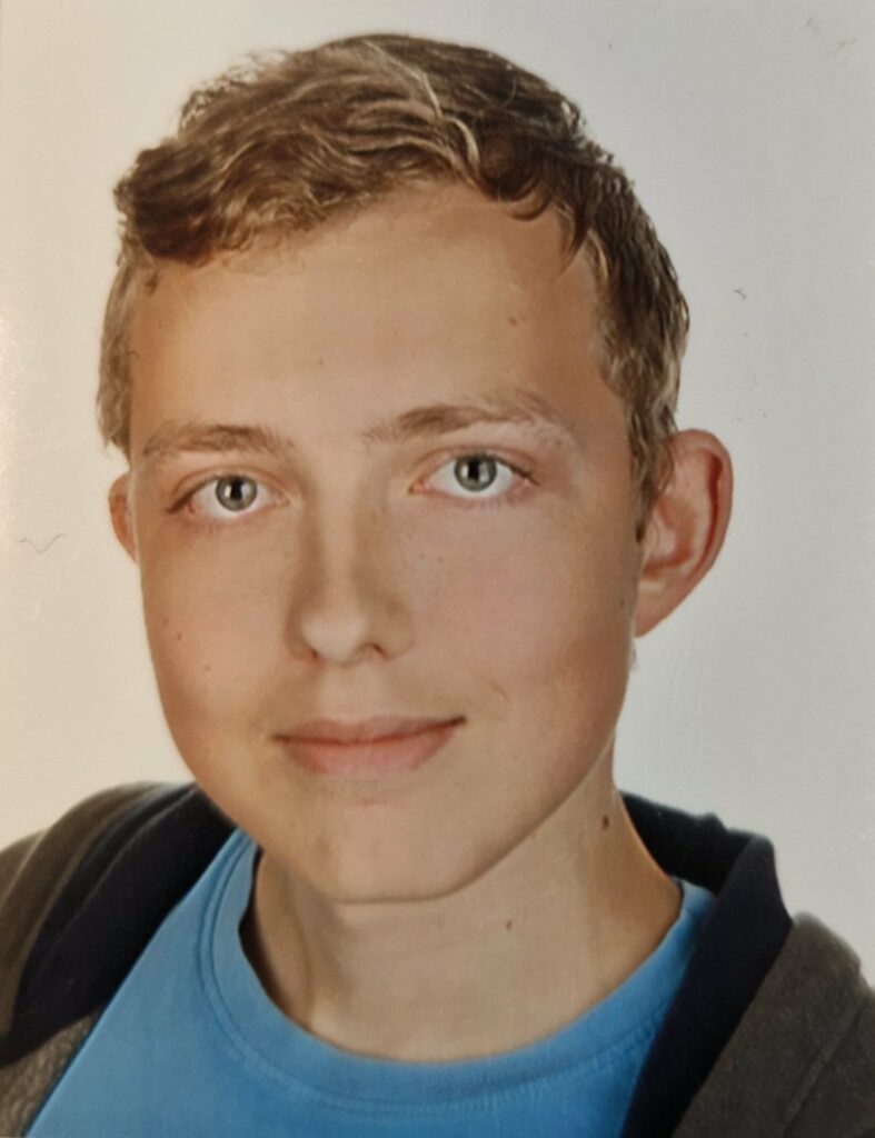 Policjanci z Olsztyna prowadzą poszukiwania 22-letniego Aleksandra , który zaginął 28 listopada. - Zaginął 22-letni Aleksander. Wyszedł z domu na Osiedlu Generałów. AKTUALIZACJA