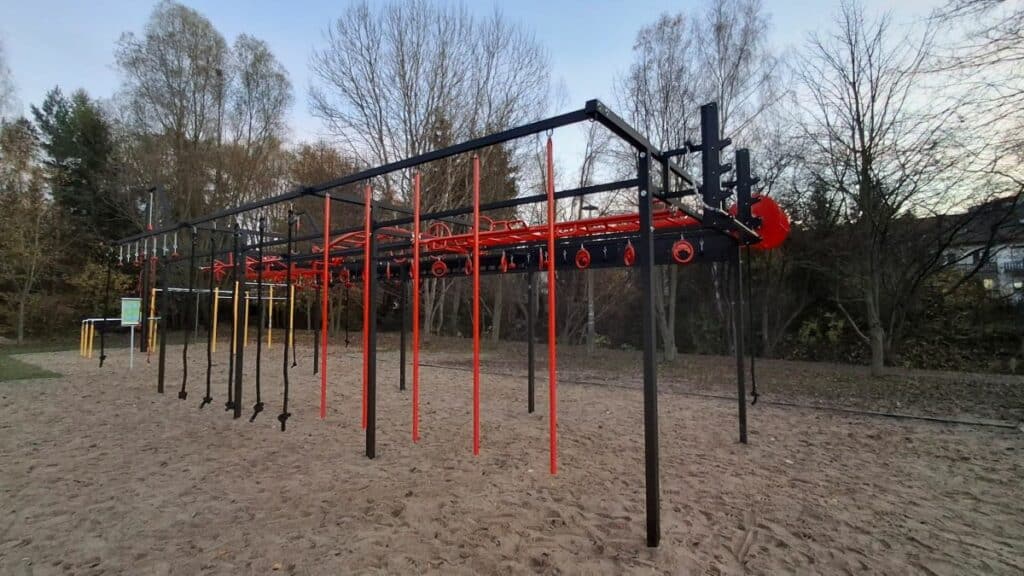 Nowa atrakcja sportowa w Olsztynie. - Wyjątkowa atrakcja sportowa. W Olsztynie powstał niesamowity tor przeszkód