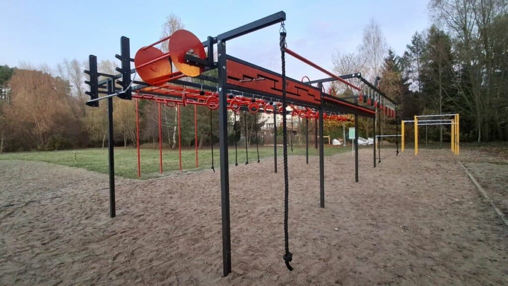 Nowa atrakcja sportowa w Olsztynie. - Wyjątkowa atrakcja sportowa. W Olsztynie powstał niesamowity tor przeszkód