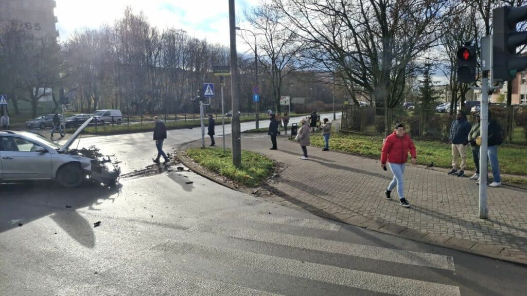 Senior wymusił pierwszeństwo pod szpitalem dziecięcym. - Zderzenie pod szpitalem dziecięcym! Kierowca w szpitalu, 70-latek ukarany