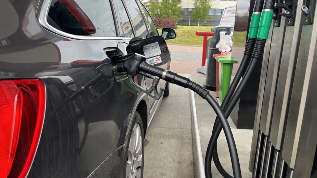 Wędliny z własnej wędzarni i jesienne okazje na stacji. - Tradycja smaku i lokalna jakość – wędliny, mięsa i promocje w Intermarché Olsztyn