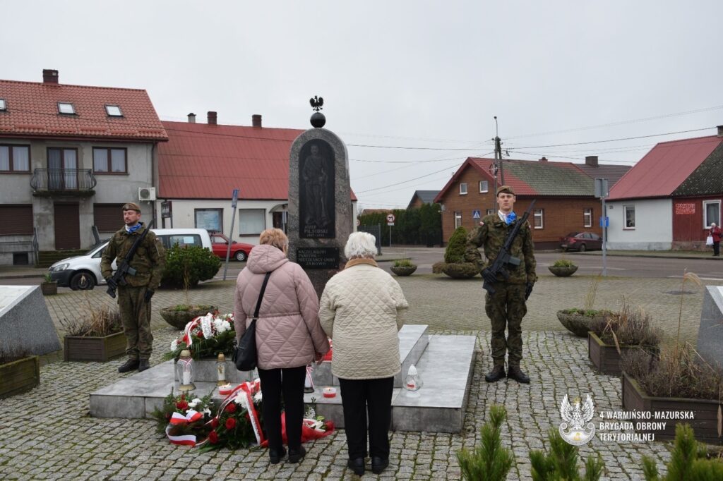 Janowo uczciło „Burzę”. Wyjątkowa uroczystość poruszyła mieszkańców. Janowo uczciło „Burzę”. Wyjątkowa uroczystość poruszyła mieszkańców. - W Janowie posadzono Dąb Pamięci Izydora Bukowskiego ps. „Burza”