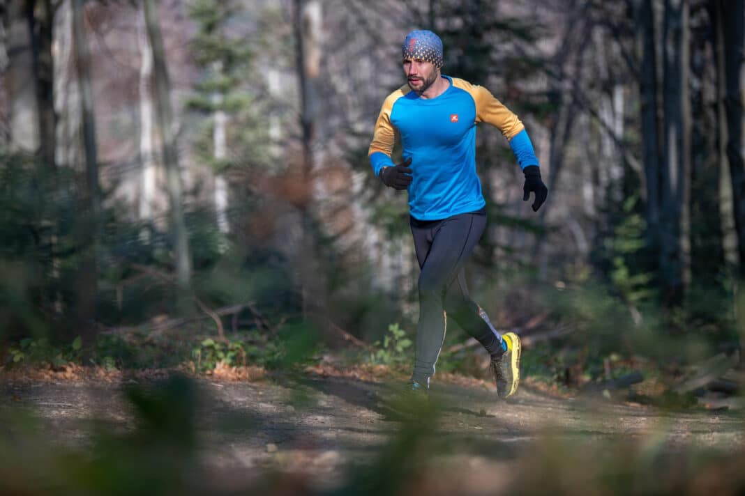 Męskie czapki do biegania &ndash; jak wybrać model na r&oacute;żne warunki?