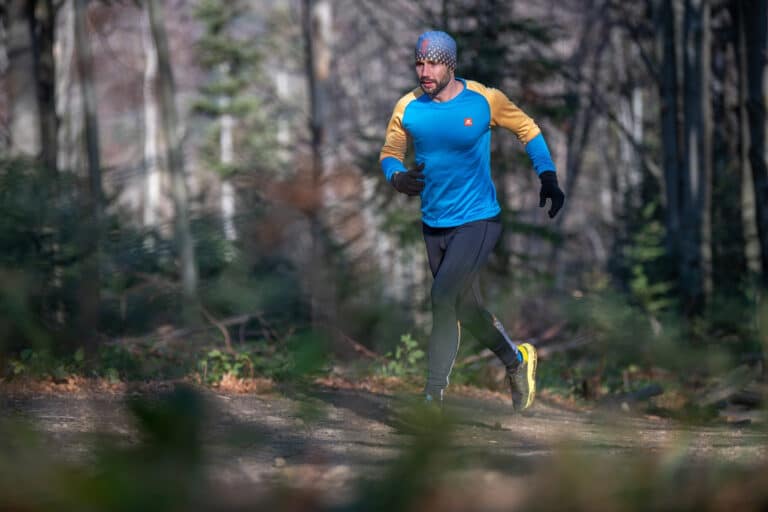 Męskie czapki do biegania – jak wybrać model na różne warunki?