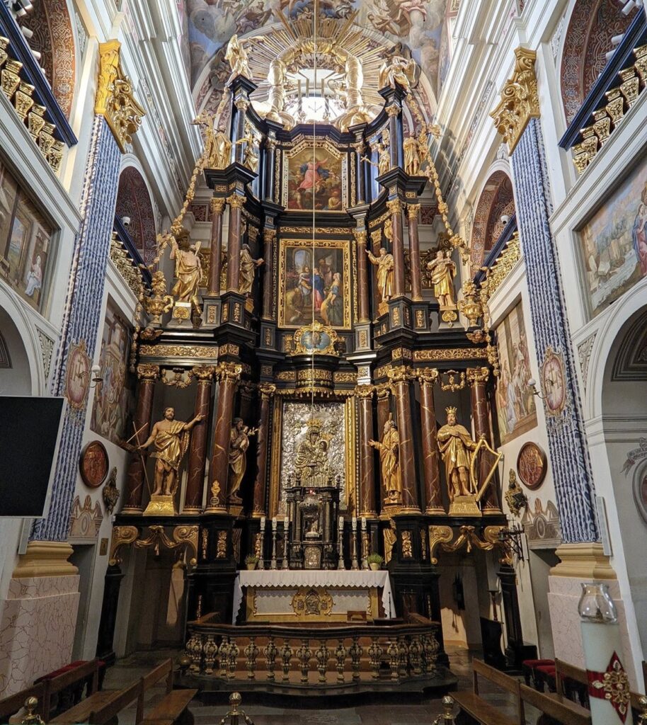 Święta Lipka odzyskuje dawny blask. Zakończono ważne prace w bazylice. - Odsłonili to, co ukrywało się pod farbą od dekad. Święta Lipka zaskoczyła nawet konserwatorów