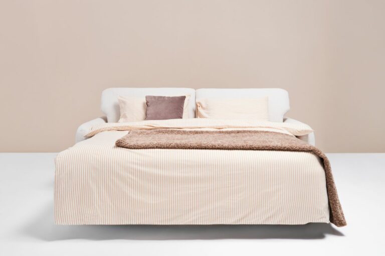 Sofa ze stelażem włoskim