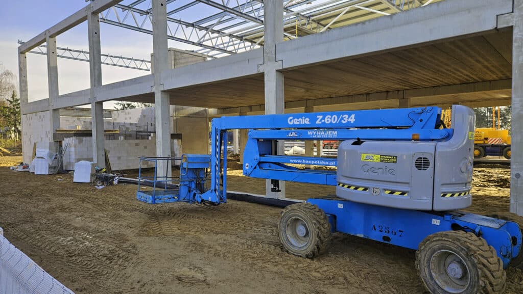 Jesień 2026 przyniesie duże otwarcie. Na Towarowej trwa budowa nowego centrum usług. - Nowy obiekt handlowo-usługowy rośnie przy dawnej giełdzie na ul. Towarowej