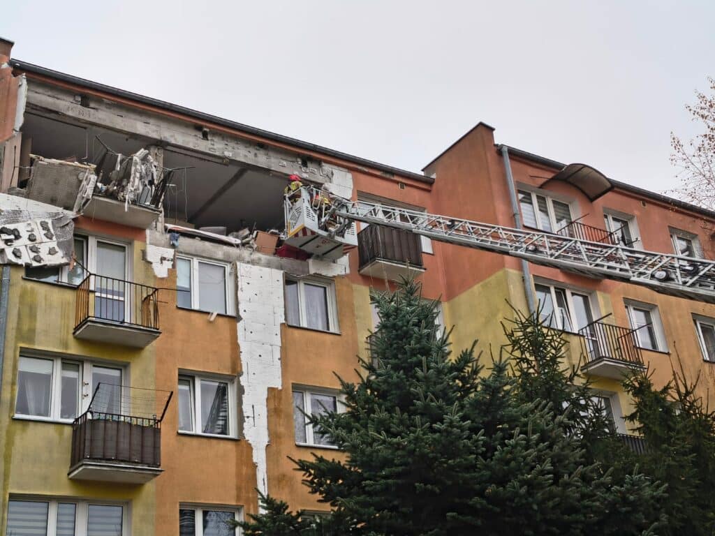 Eksplozja w mieszkaniu! - Potężny wybuch w bloku. Wysadziło całe mieszkanie w powietrze