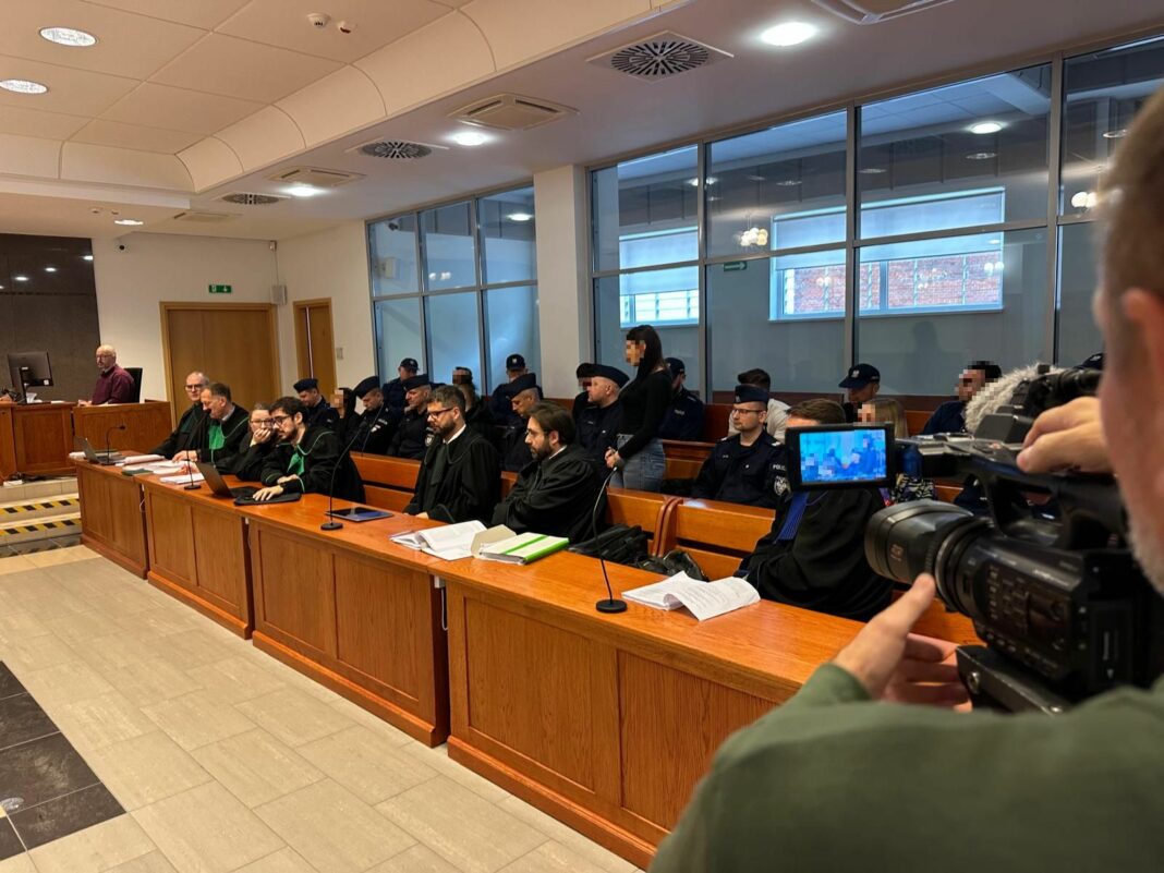 gang proces na policjanta