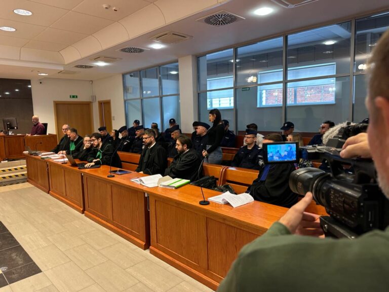 gang proces na policjanta