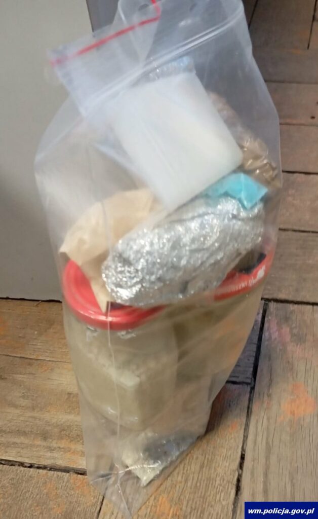 Weszli, zobaczyli i od razu skuli. - Policja weszła do mieszkania i oniemiała. 40-letni recydywista nakryty