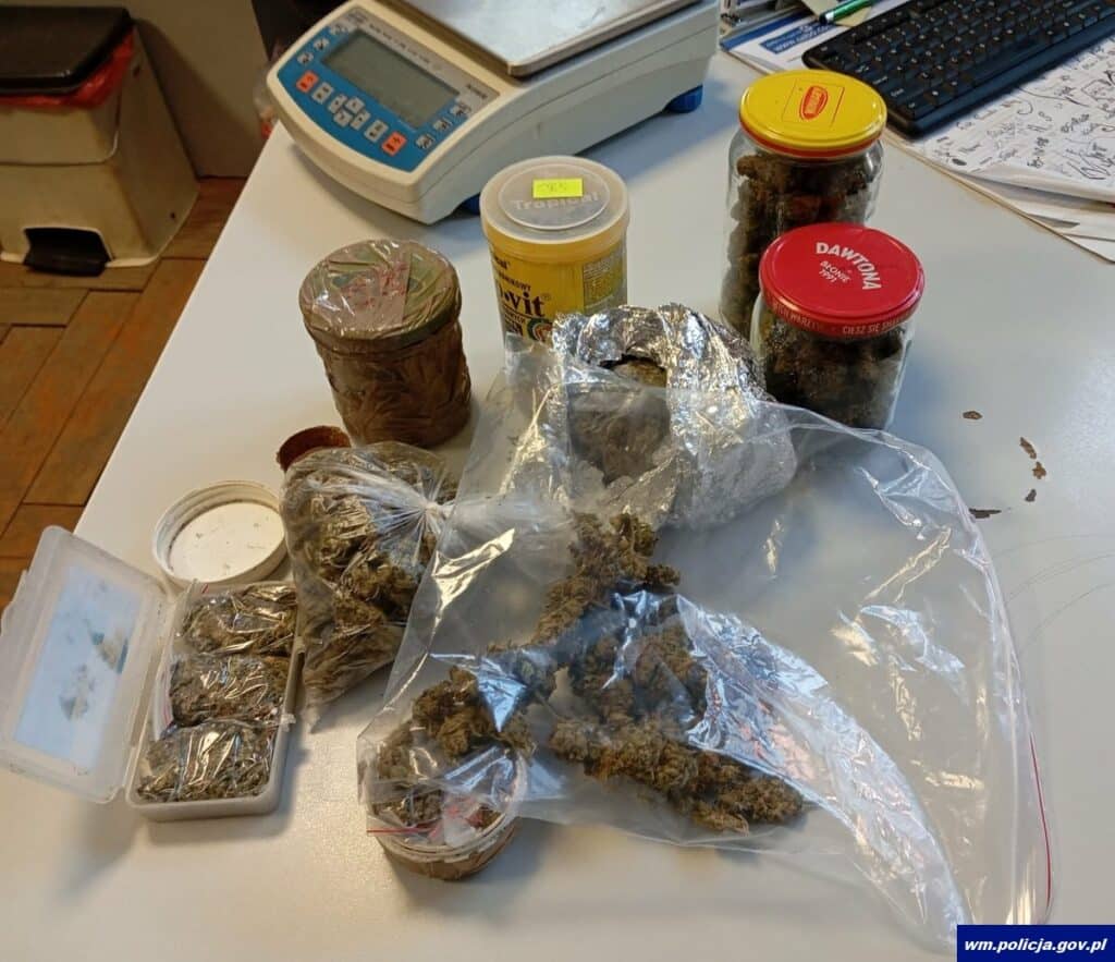 Weszli, zobaczyli i od razu skuli. - Policja weszła do mieszkania i oniemiała. 40-letni recydywista nakryty