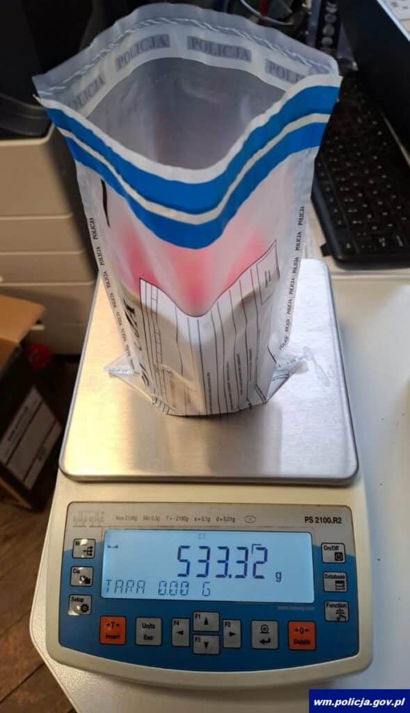 Weszli, zobaczyli i od razu skuli. - Policja weszła do mieszkania i oniemiała. 40-letni recydywista nakryty