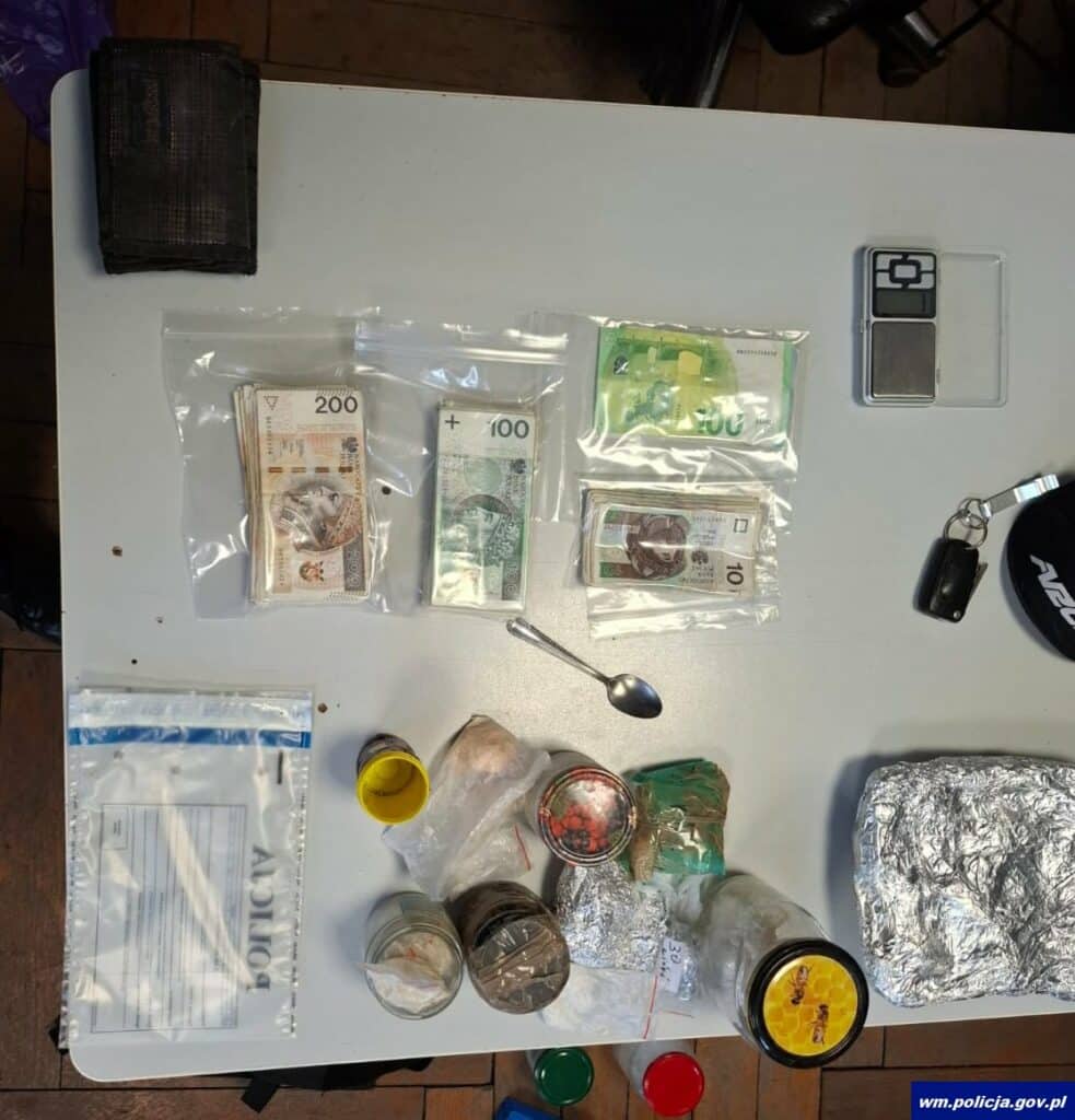 Weszli, zobaczyli i od razu skuli. - Policja weszła do mieszkania i oniemiała. 40-letni recydywista nakryty