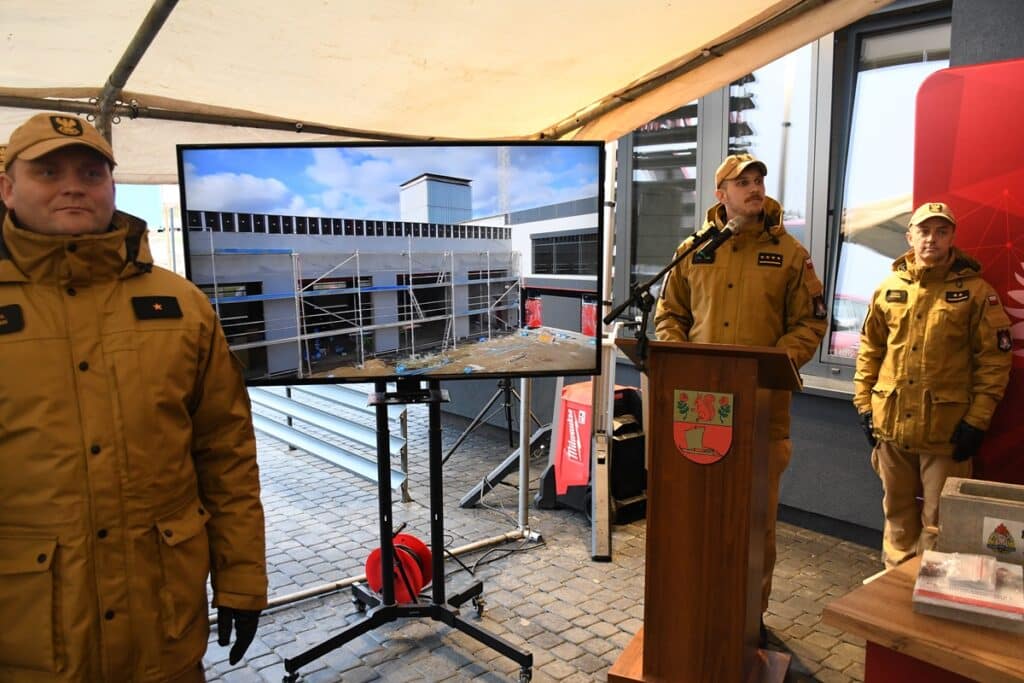 Akt erekcyjny trafił do kapsuły czasu. - Strażacy z Mazur doczekają się nowej siedziby