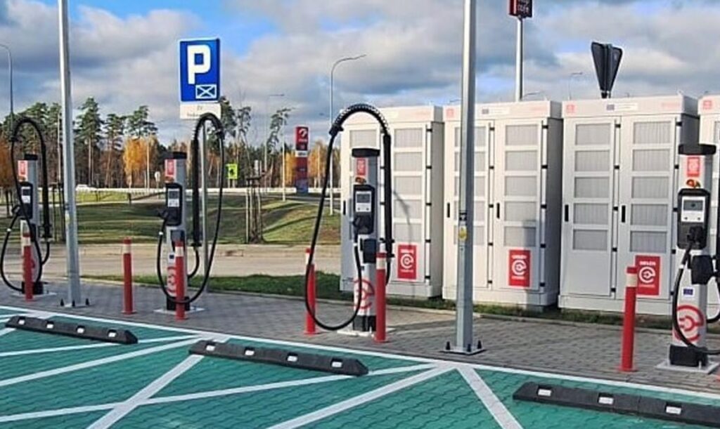 400 kW mocy pod Olsztynem! - Koniec stresu na trasie S7? Oto hub, który odmienia podróż elektrykiem w Polsce