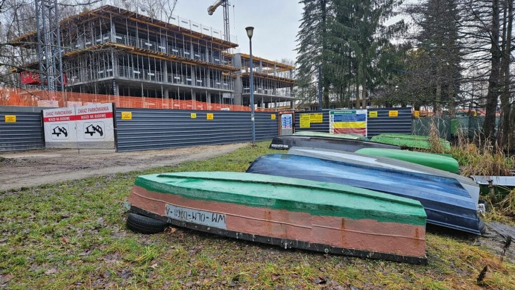 Brzegi Ukielu sprzedane? 65 proc. objęte planami, a ratusz wydał już 14 zgód na budowę. - Najbardziej luksusowe apartamenty nad jez. Ukiel? Prywatna plaża budzi wątpliwości