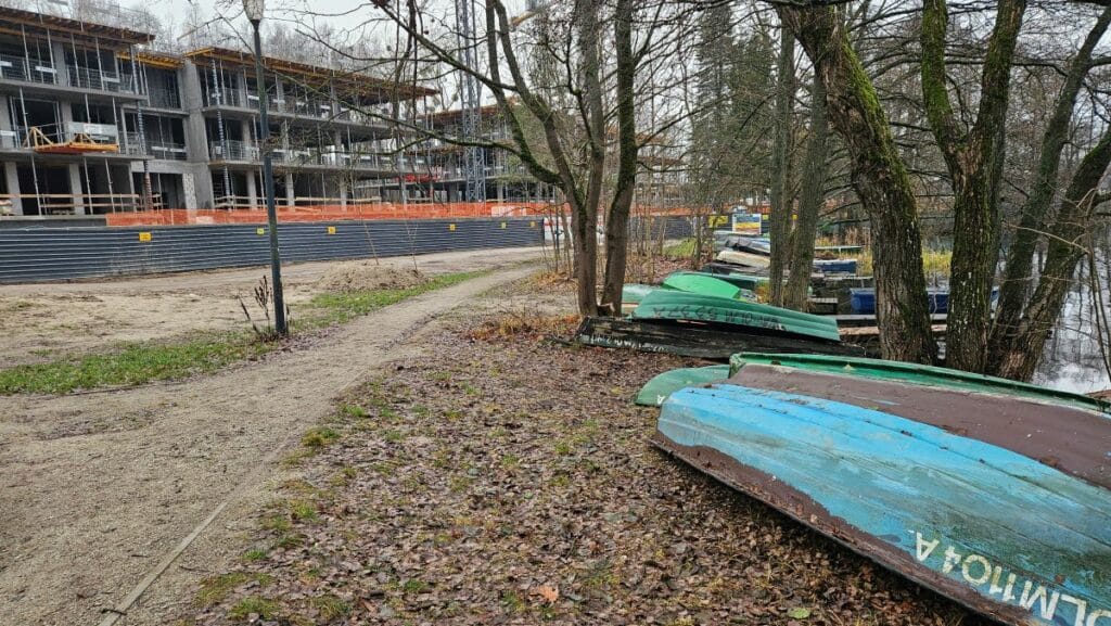 Brzegi Ukielu sprzedane? 65 proc. objęte planami, a ratusz wydał już 14 zgód na budowę. - Najbardziej luksusowe apartamenty nad jez. Ukiel? Prywatna plaża budzi wątpliwości