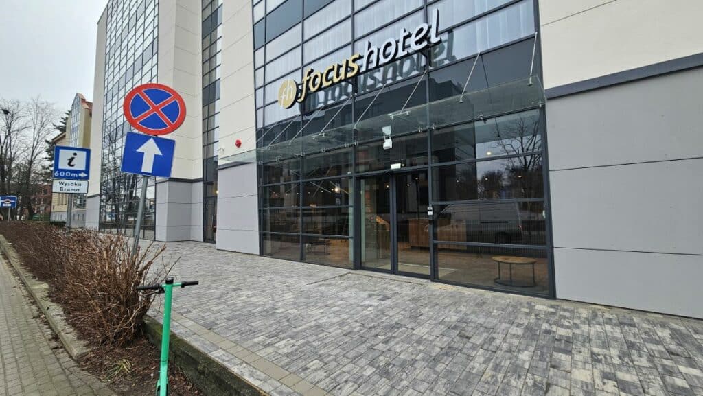 Jeden z najbardziej problematycznych budynków Olsztyna dostał drugie życie. - W centrum Olsztyna powstaje czterogwiazdkowy hotel