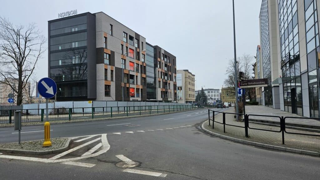 Jeden z najbardziej problematycznych budynków Olsztyna dostał drugie życie. - W centrum Olsztyna powstaje czterogwiazdkowy hotel