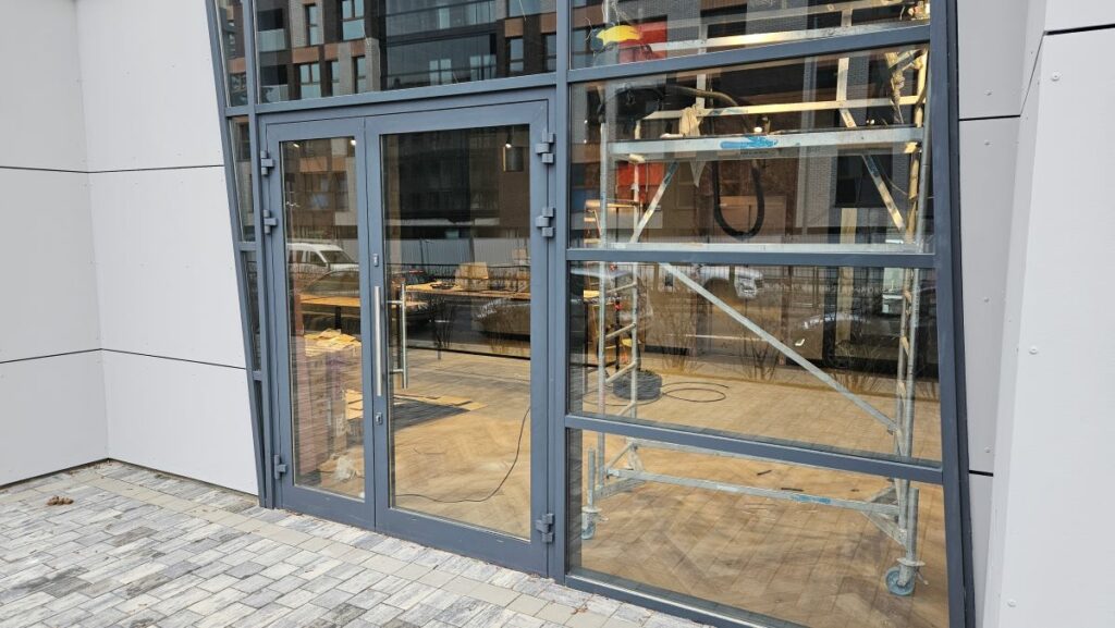 Jeden z najbardziej problematycznych budynków Olsztyna dostał drugie życie. - W centrum Olsztyna powstaje czterogwiazdkowy hotel