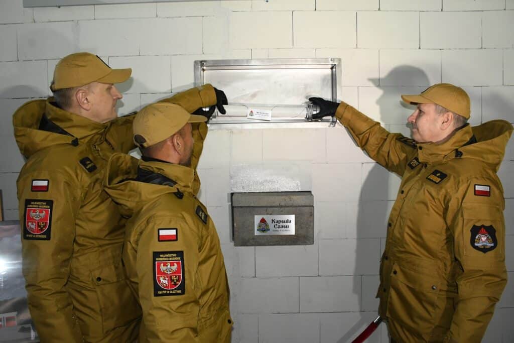 Akt erekcyjny trafił do kapsuły czasu. - Strażacy z Mazur doczekają się nowej siedziby