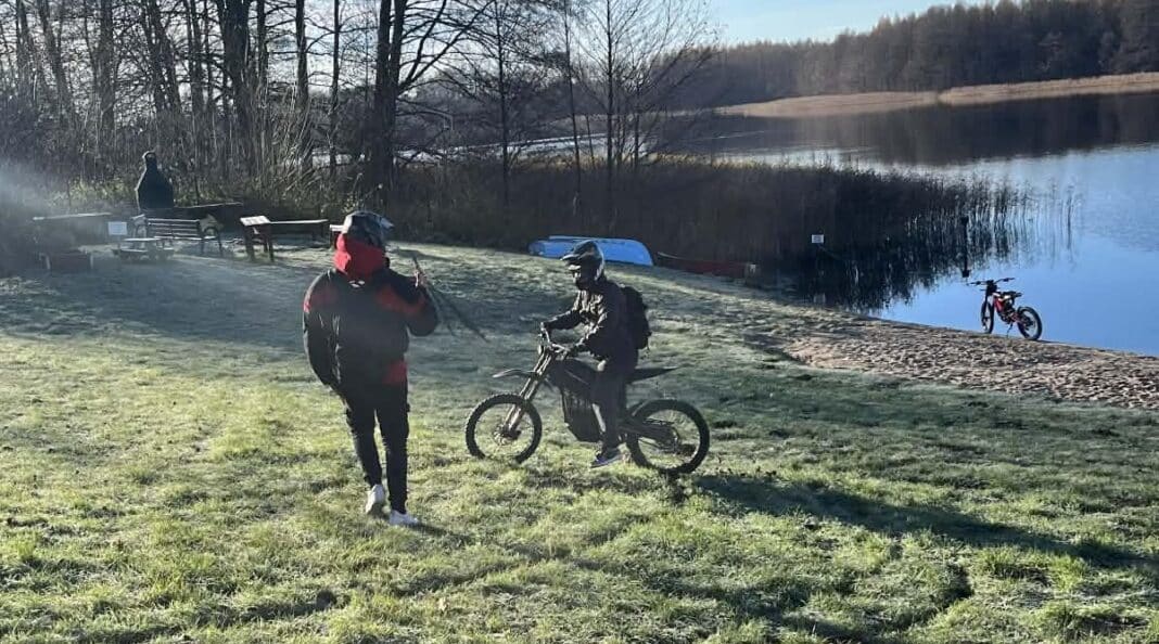 rozjechana plaża w Naterkach