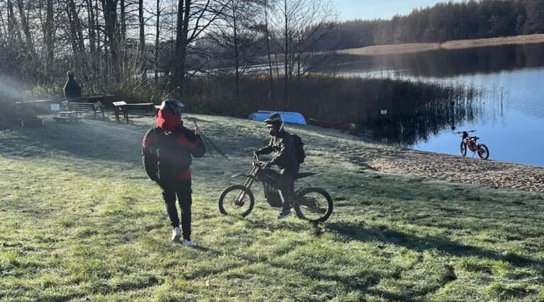 rozjechana plaża w Naterkach
